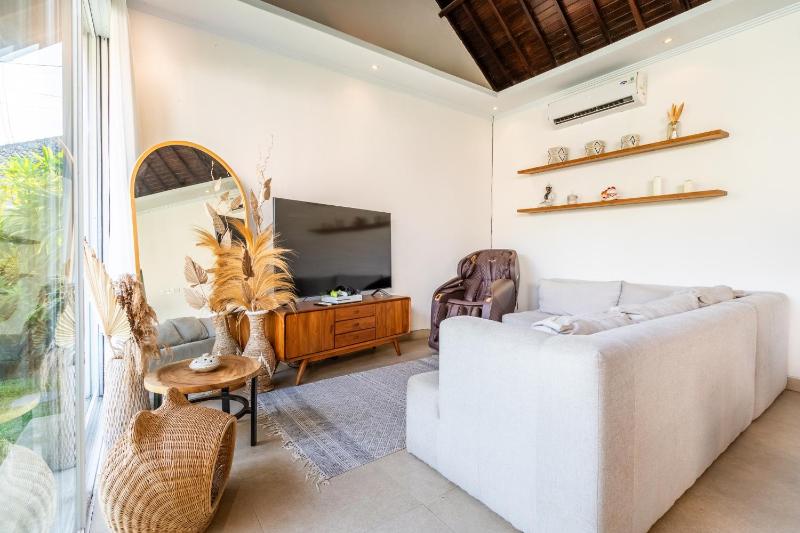 Jungle Amaranth Villa Canggu - Exclusive 3BR Retreat with Pool Modern Amenities and Top Location - image 11