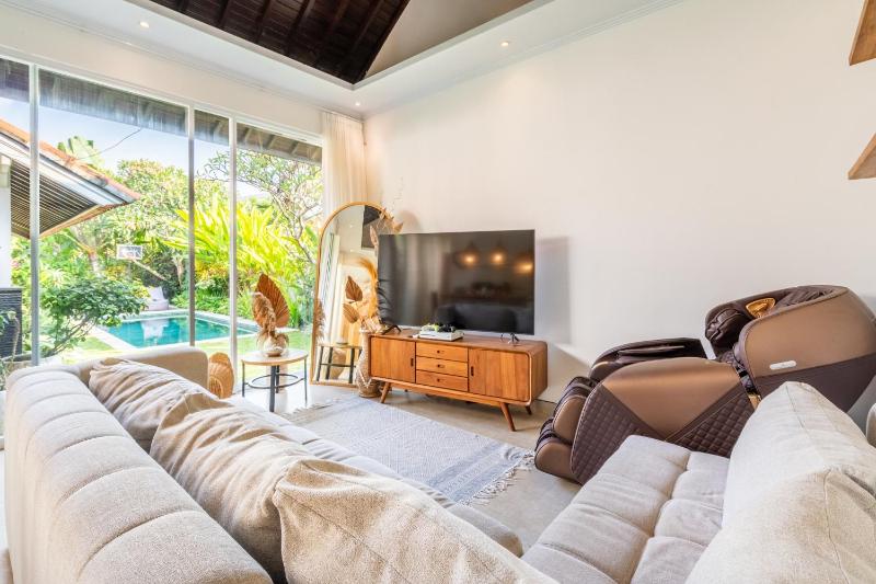 Jungle Amaranth Villa Canggu - Exclusive 3BR Retreat with Pool Modern Amenities and Top Location - image 7