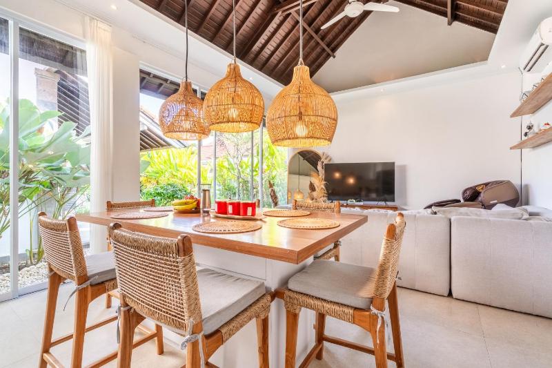 Jungle Amaranth Villa Canggu - Exclusive 3BR Retreat with Pool Modern Amenities and Top Location - image 8