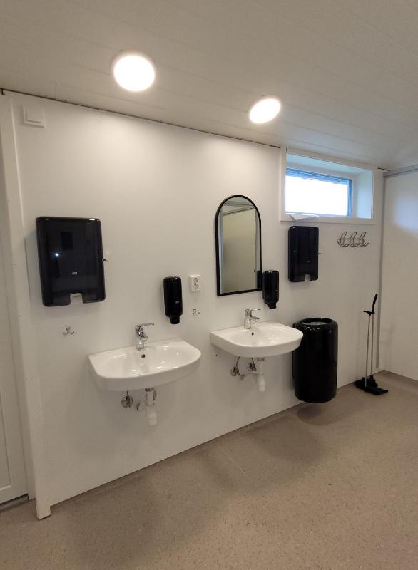 Cottage with Shared Bathroom image 4