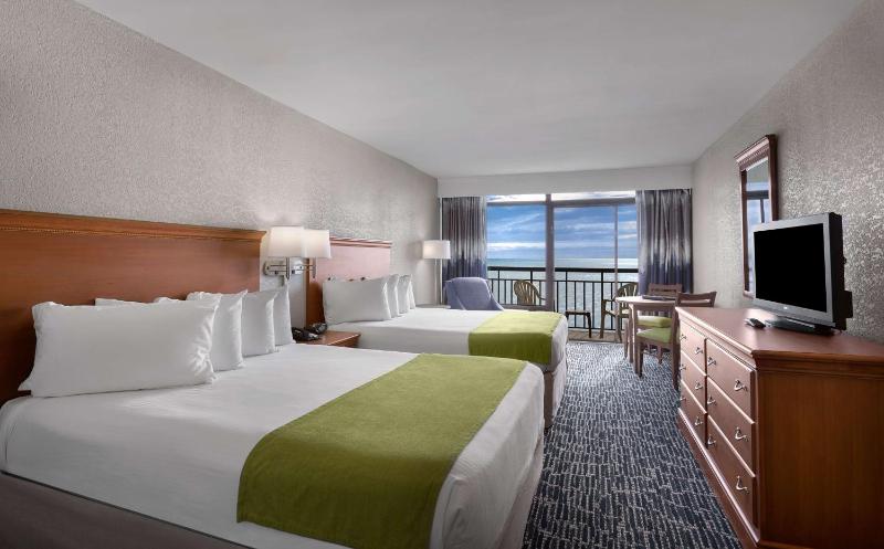 Queen Room with Two Queen Beds and Balcony - Ocean Front/North Building image 1