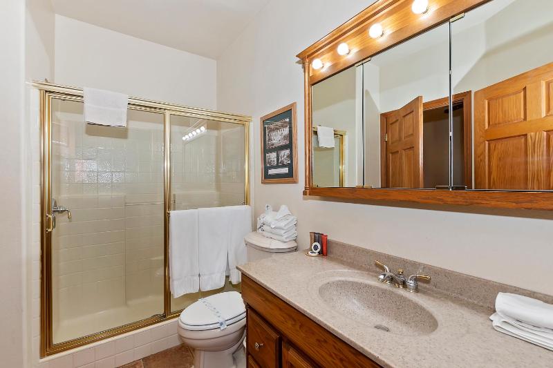 One-Bedroom Suite image 2