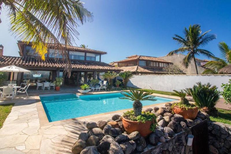 Paraíso Pé na Areia em Geribá com Cinco Suítes por Luxury Rentals - image 1