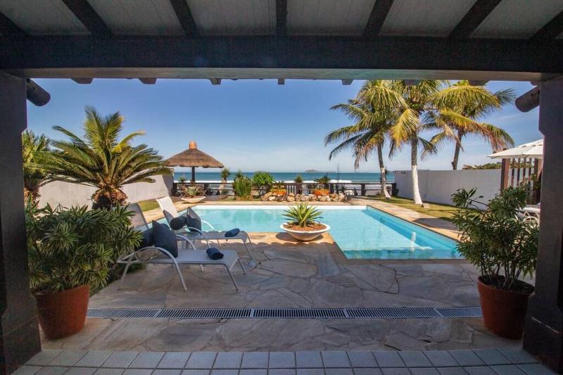 Paraíso Pé na Areia em Geribá com Cinco Suítes por Luxury Rentals - image 18