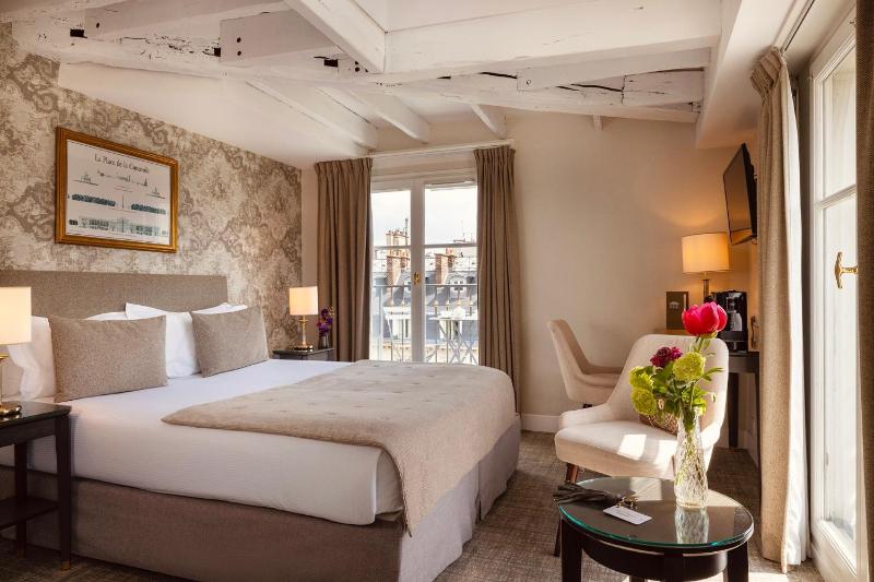 Parisian Suite (2 Adults + 1 Child) image 2