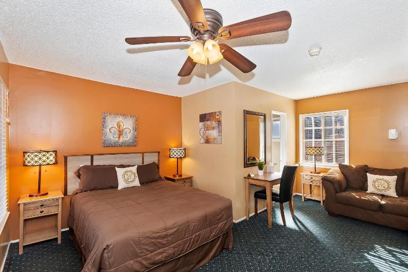 Queen Room image 1