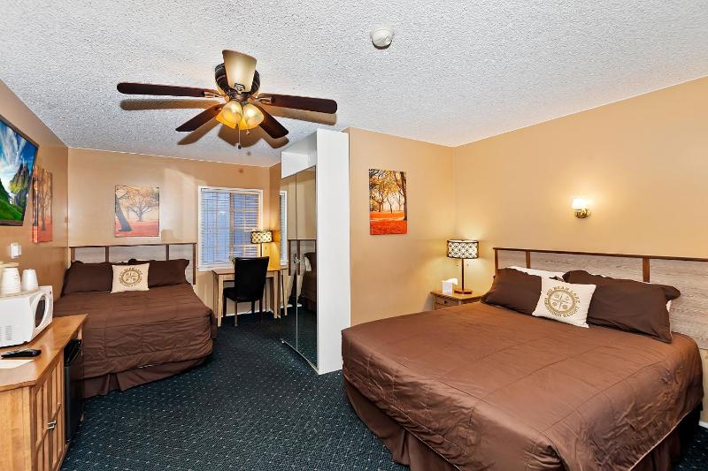 Double Room image 1