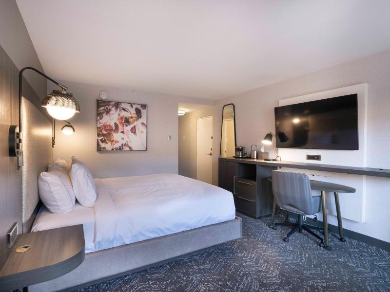 King Room image 4