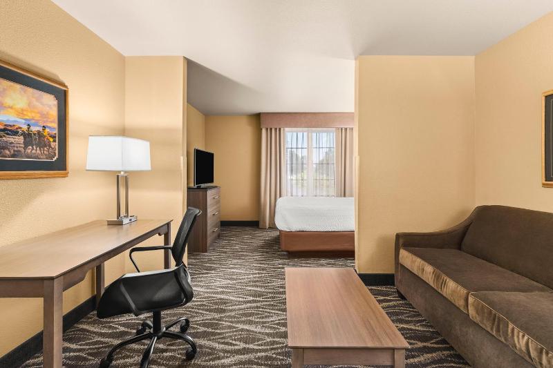 Queen Suite image 3
