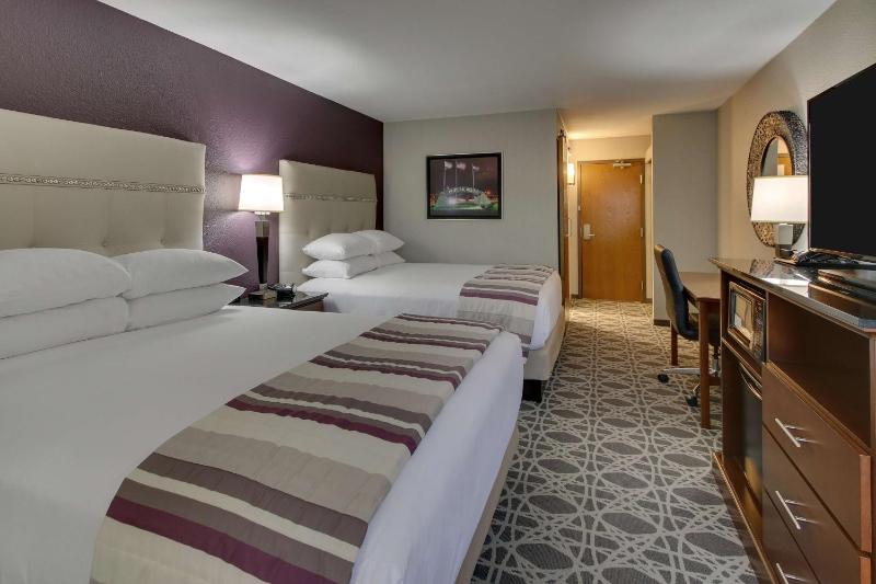 Queen Room with Two Queen Beds image 3