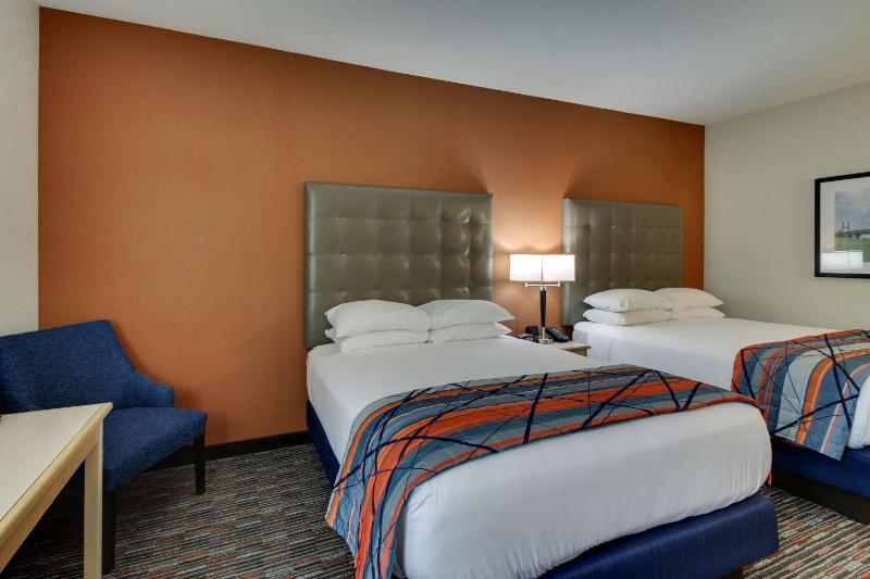 Queen Room with Two Queen Beds image 4