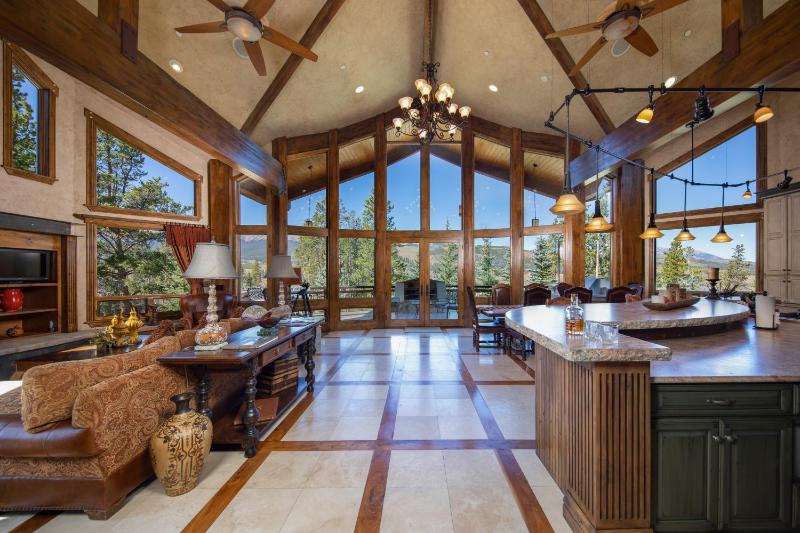 Four master suites VIEWS!! Hot tub private ski SHUTTLE sprawling entertaining areas!! - image 38