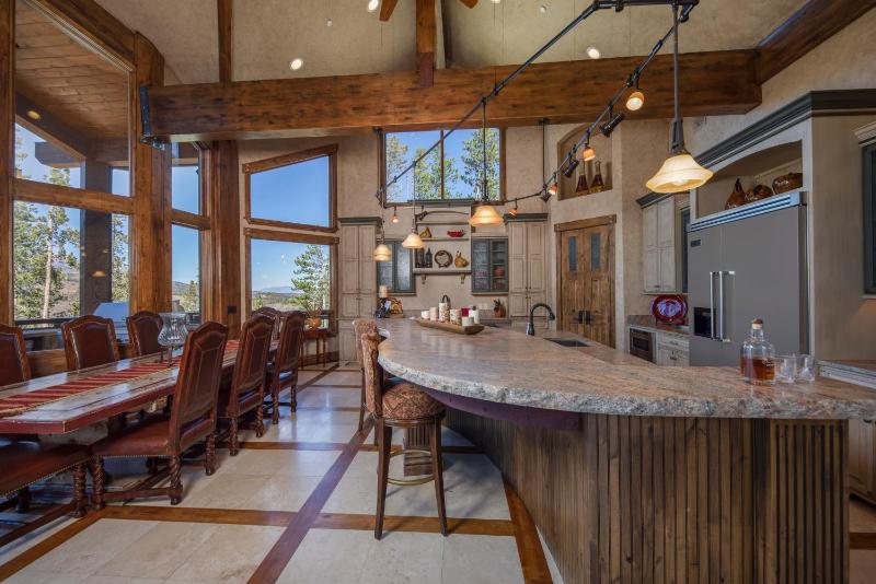 Four master suites VIEWS!! Hot tub private ski SHUTTLE sprawling entertaining areas!! - image 41