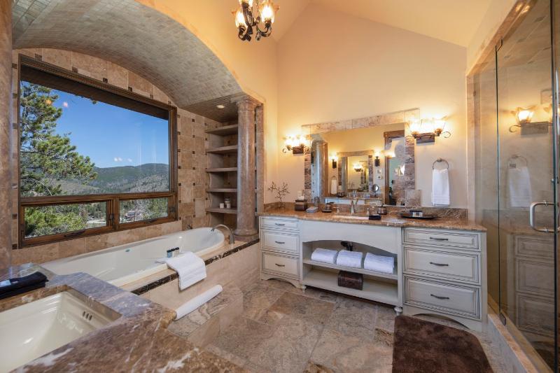 Four master suites VIEWS!! Hot tub private ski SHUTTLE sprawling entertaining areas!! - image 29
