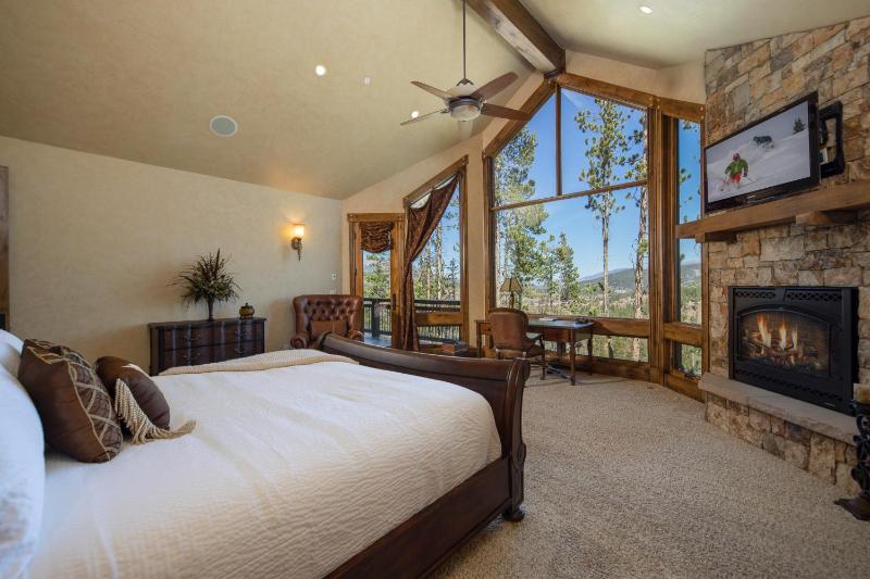 Four master suites VIEWS!! Hot tub private ski SHUTTLE sprawling entertaining areas!! - image 28