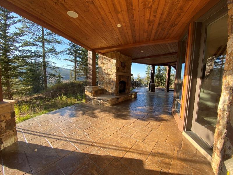 Four master suites VIEWS!! Hot tub private ski SHUTTLE sprawling entertaining areas!! - image 10