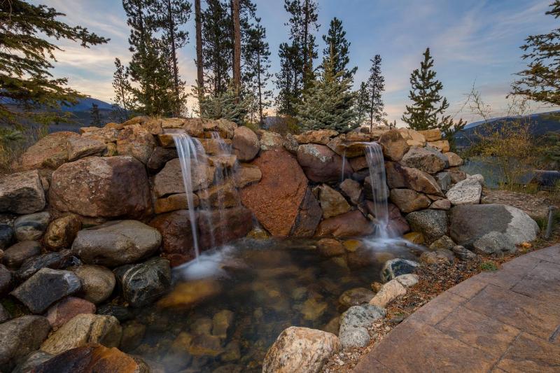 Four master suites VIEWS!! Hot tub private ski SHUTTLE sprawling entertaining areas!! - image 14