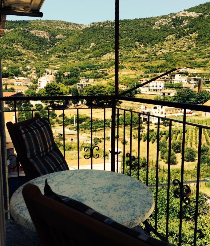 Studio with Balcony image 3