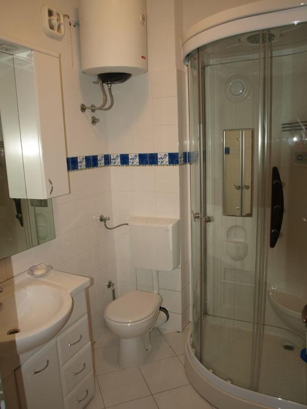 One-Bedroom Apartment image 2