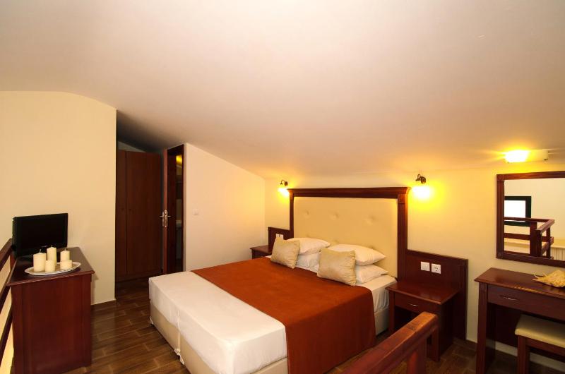 Apartment - Split Level (3 adults + 2 children) image 4