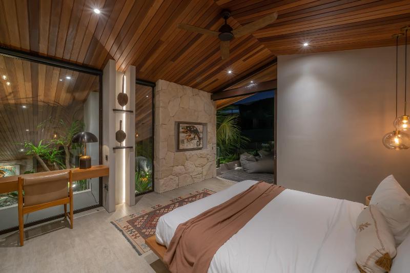 Cala Blanca - Tropical Lagoon Villa in Pererenan - image 14