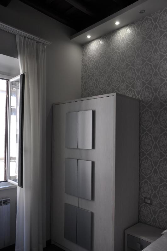 Deluxe Suite with Spa Bath image 2