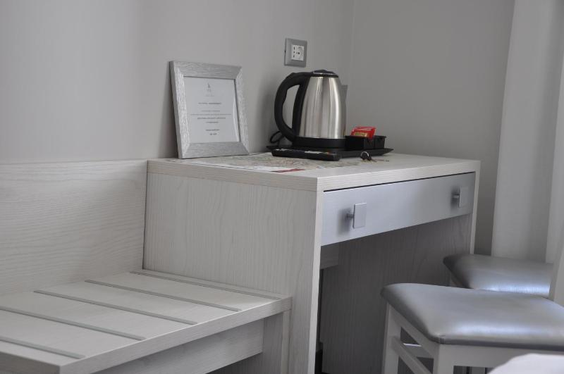 One-Bedroom Apartment image 4