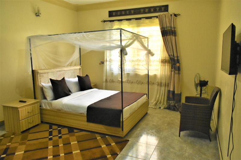 Beautiful home opposite Speke Resort Munyonyo near Lake Victoria - image 10
