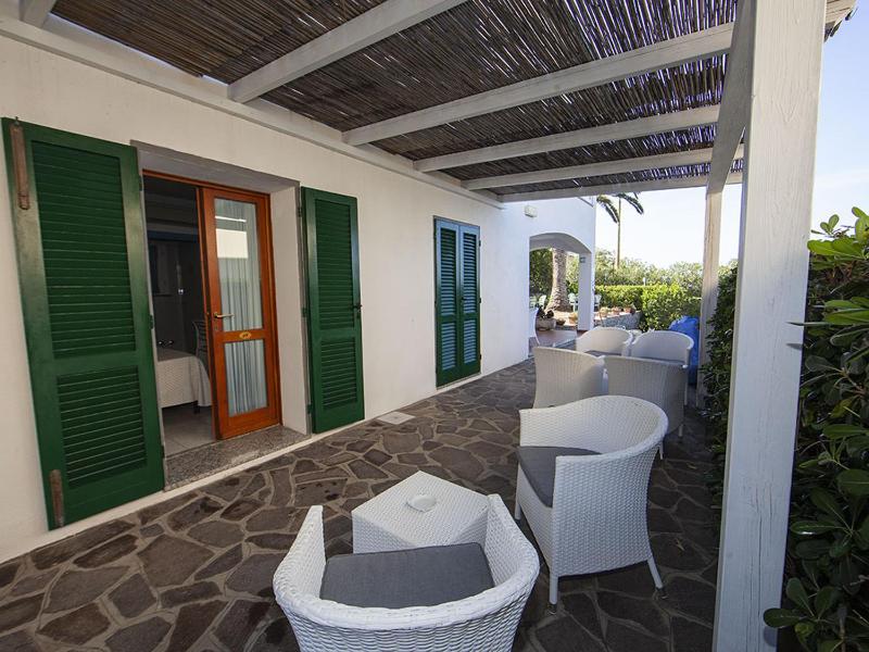 Double Room with Sea View image 2