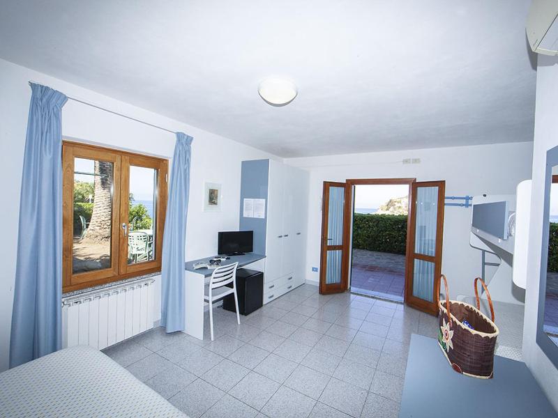 Superior Quadruple Room image 4
