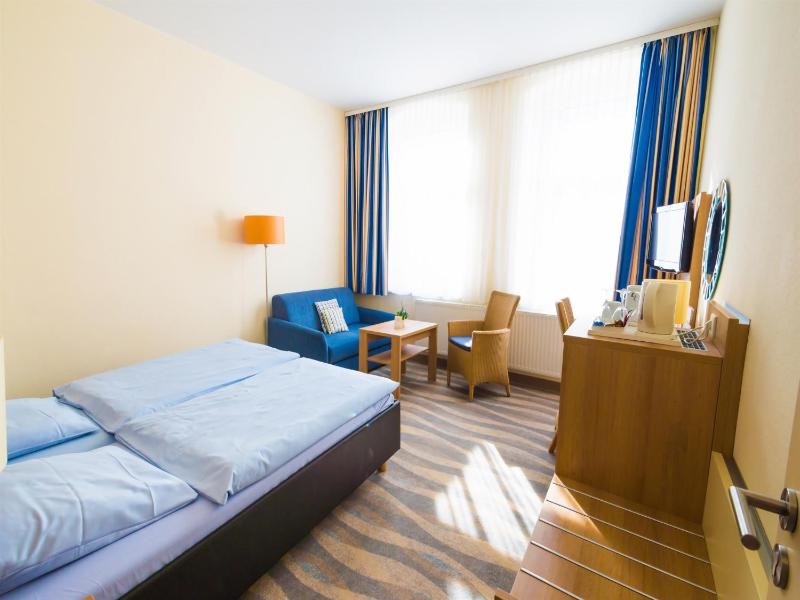 Quadruple Room image 1