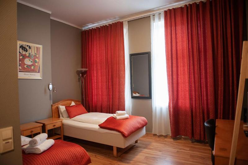 Double Room image 2