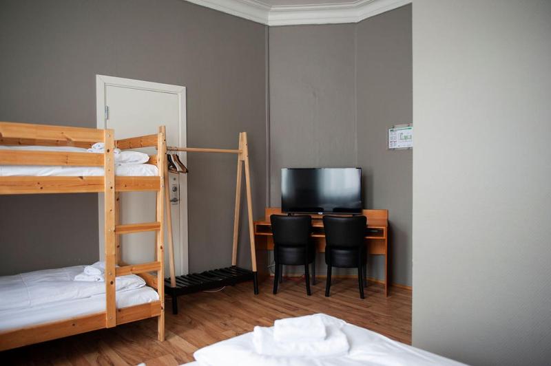Quadruple Room image 2