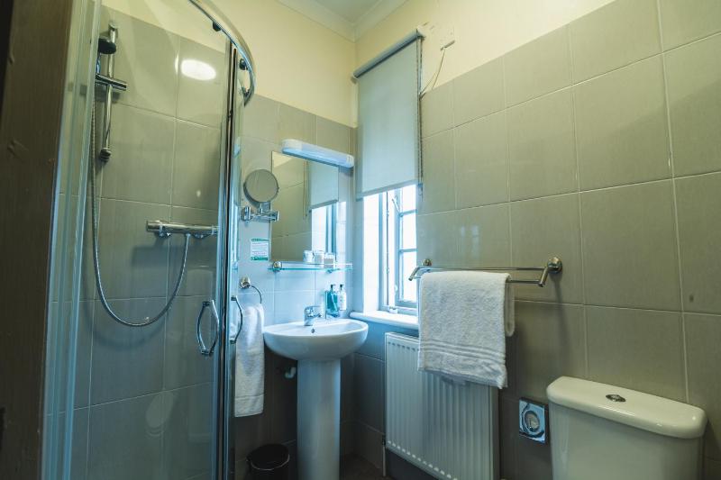 Standard Single Room with Shower image 4