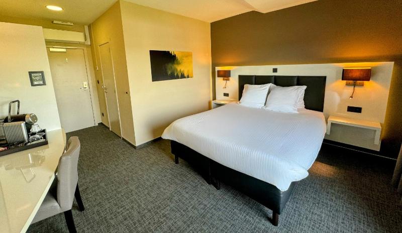 King Room image 2