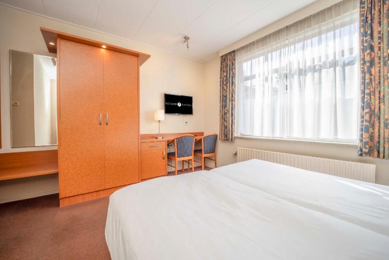 Standard Double Room image 4