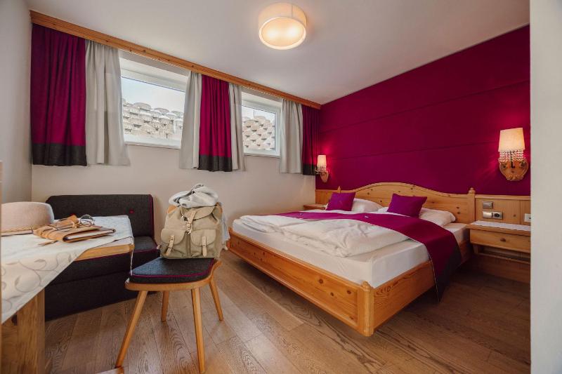 Budget Double Room image 3