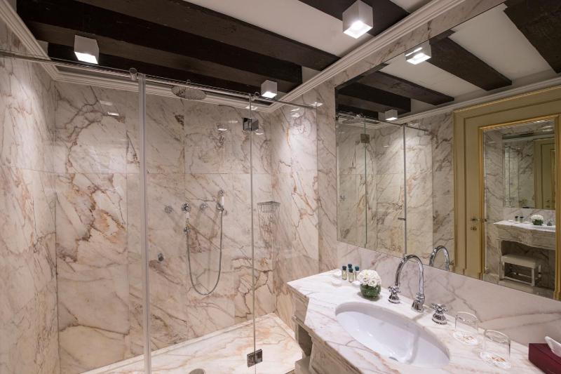 Superior Double or Twin Room image 4