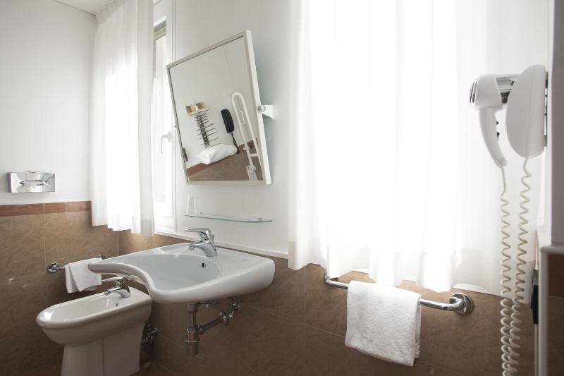 Double Room - Disability Access image 3