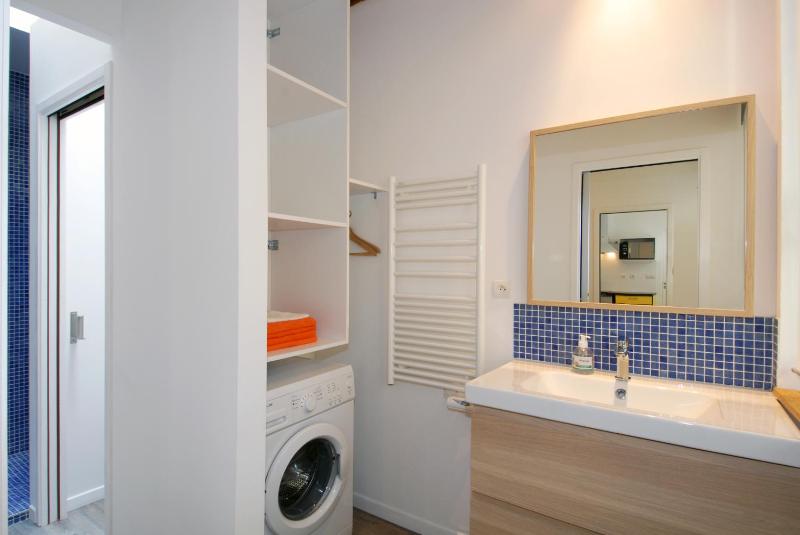 One-Bedroom Apartment image 2