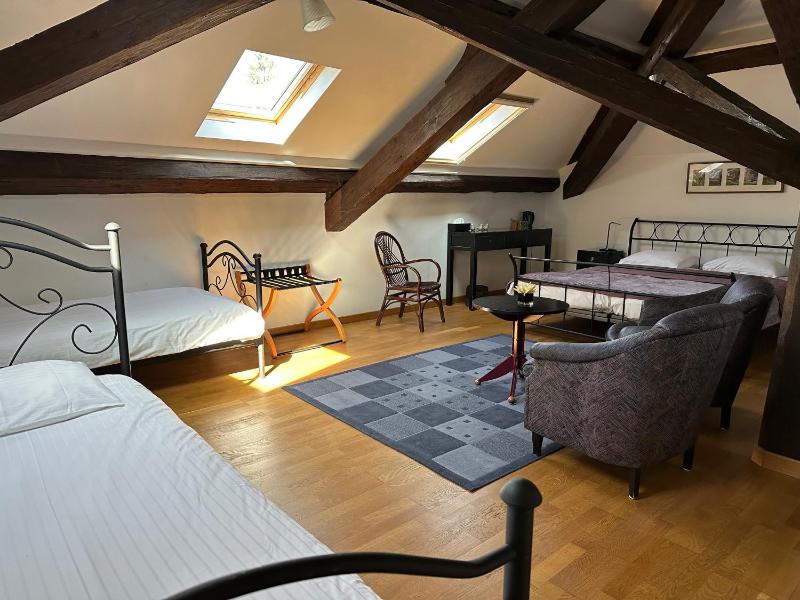 Deluxe Family Room image 1