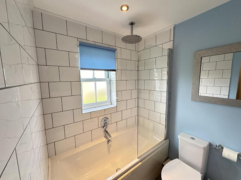 Greenwich Cottage - Part of the The Bay Filey Holiday Village with pool gym and direct beach access pub restaurant tennis and meadows walks - image 17