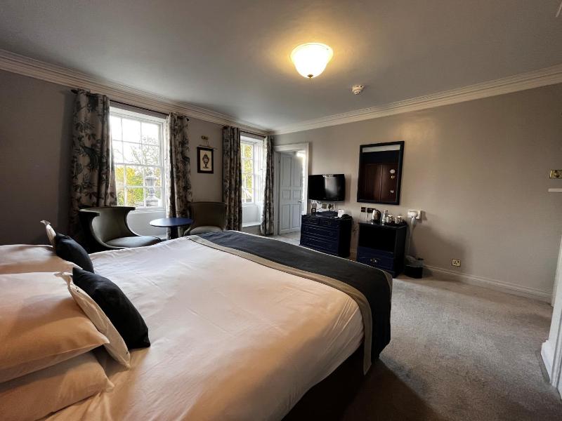 Executive Room image 4