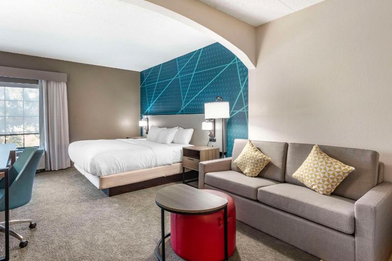 Superior King Suite - Non-Smoking image 2