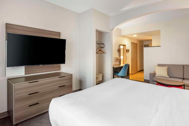 Queen Suite - Disability Access/Non-Smoking image 4