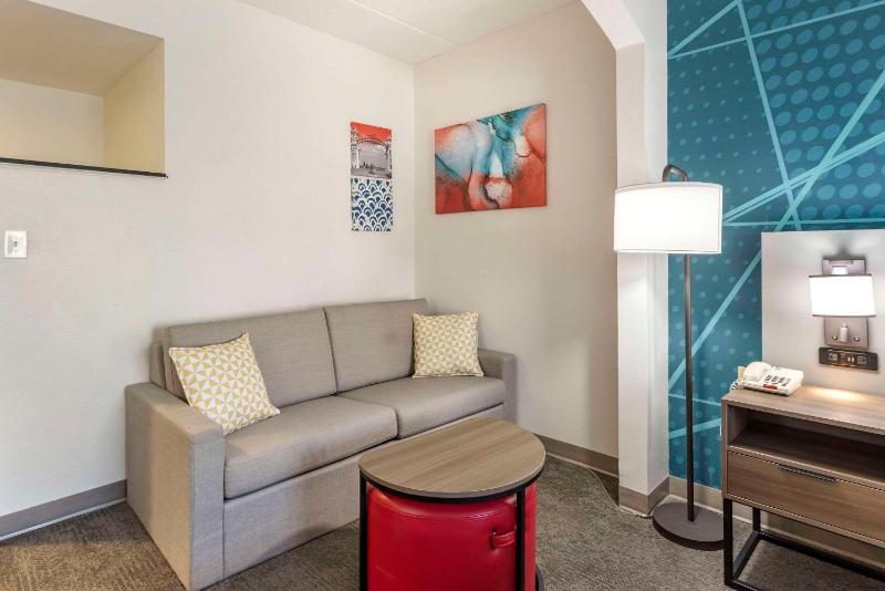 Queen Suite - Disability Access/Non-Smoking image 3