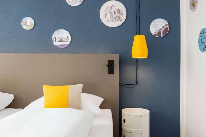 Comfort Accessible Room image 3