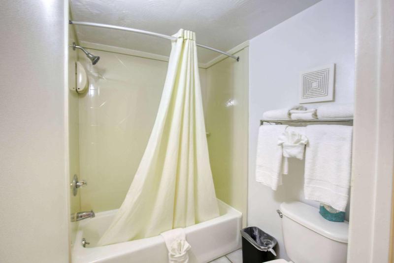 Deluxe King Room - Non-Smoking image 1