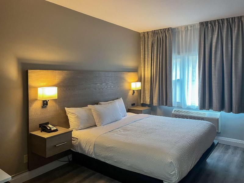 Deluxe King Room - Non-Smoking