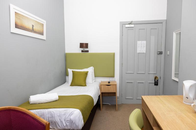 Standard Single Room image 2